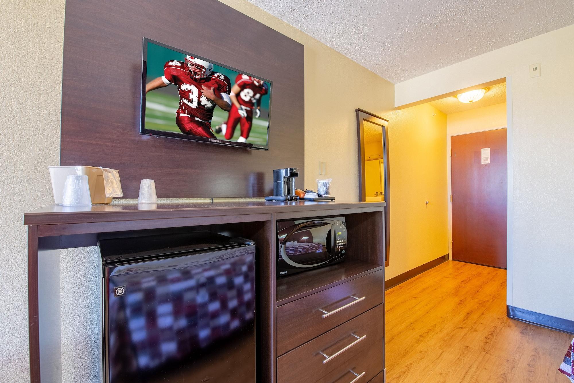 Red Roof Inn & Suites Indianapolis Airport Exterior photo