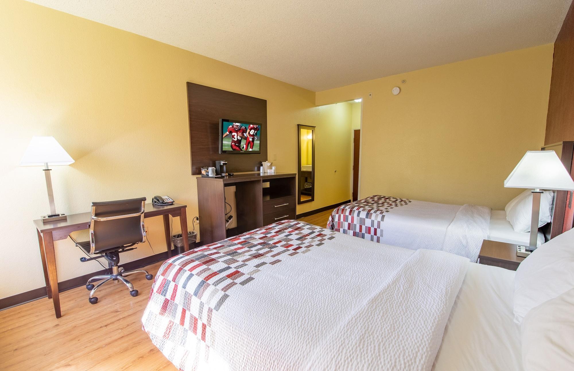 Red Roof Inn & Suites Indianapolis Airport Exterior photo