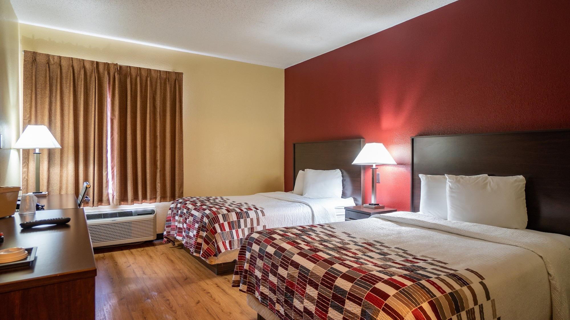 Red Roof Inn & Suites Indianapolis Airport Exterior photo